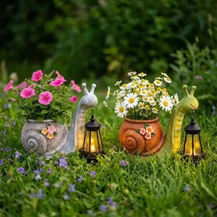Statue de limace en résine, pot de fleurs résistant au soleil, pot de plantes écologique, limace tenant une lanterne solaire décorative avec lumière LED chaude