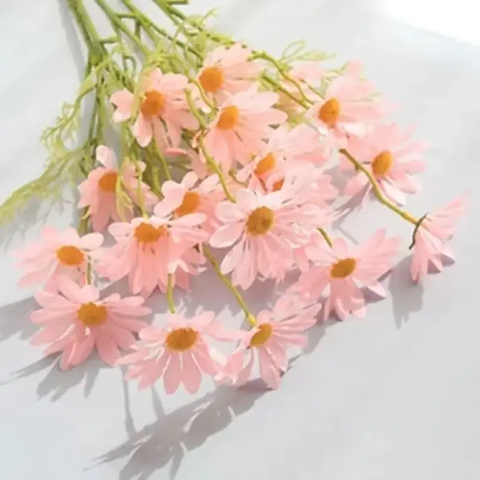 Bouquet de petites fleurs artificielles marguerites