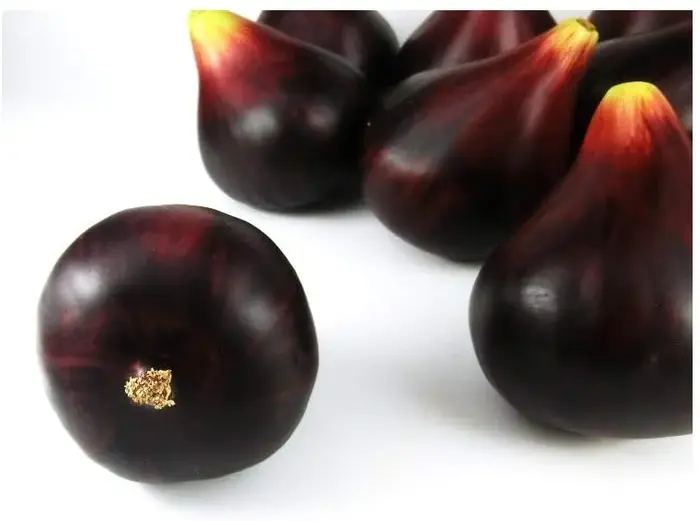 Figues aux fruits artificiels