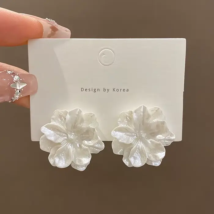 Grande fleur de camélia blanche