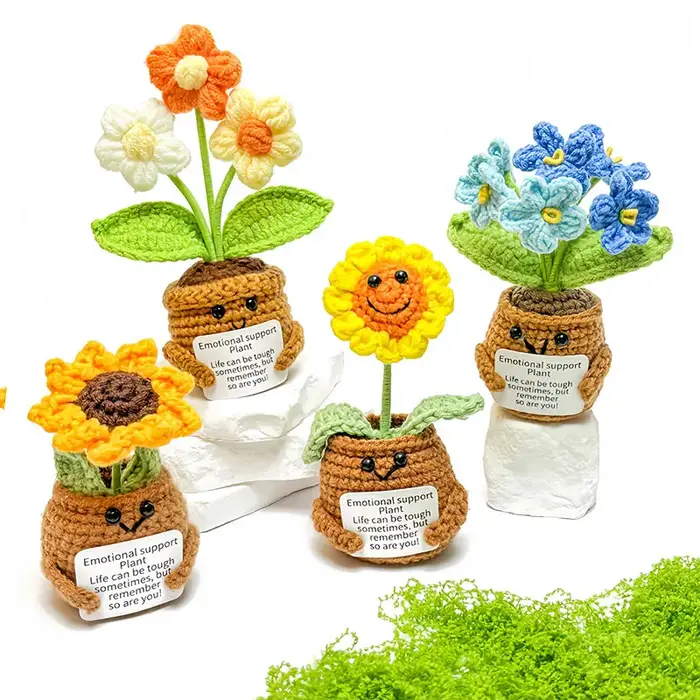 Mini plante en pot tricotée à la main avec carte