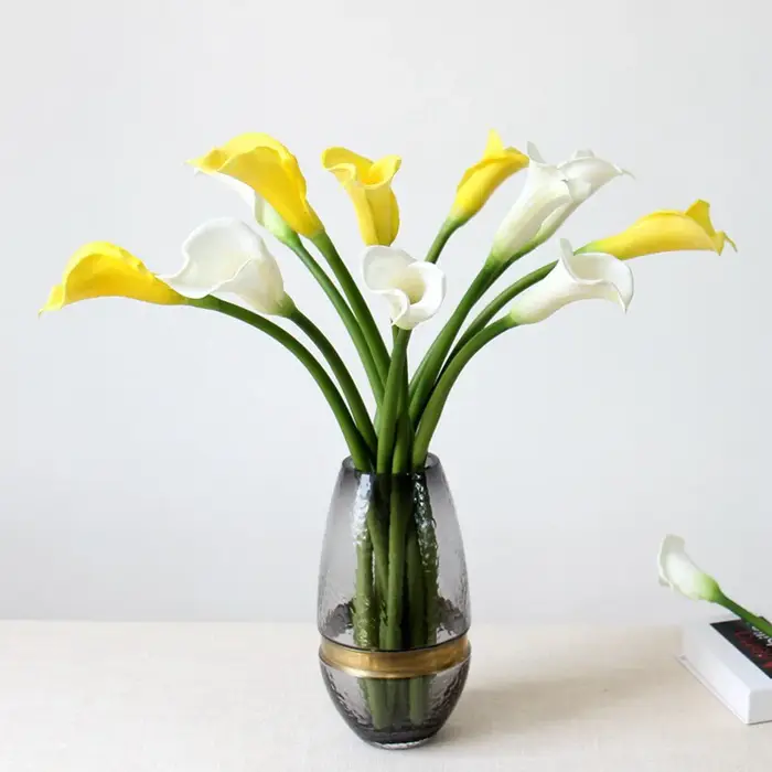 Fleur artificielle de lys calla