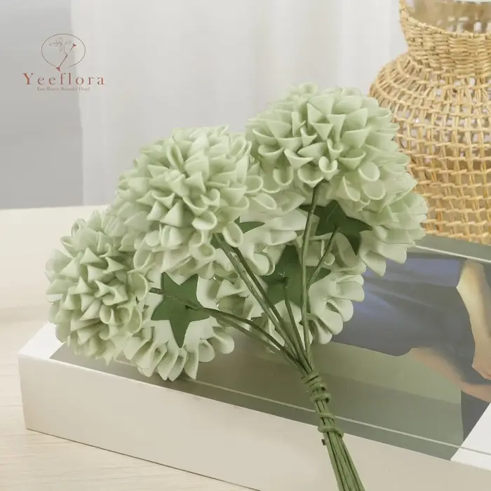 Fleurs de Dahlia vert sauge