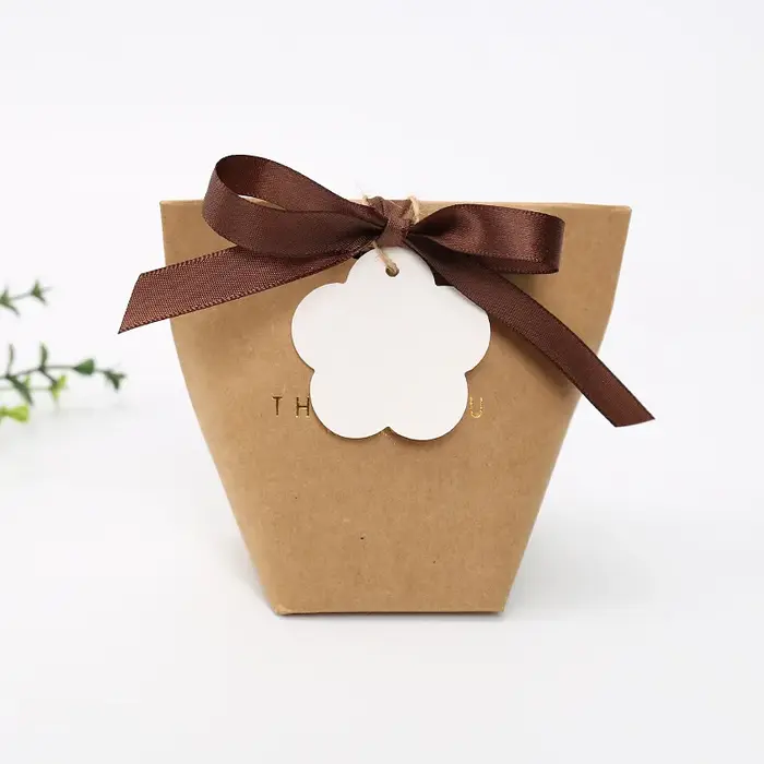 Étiquettes en papier kraft blanc en forme de fleur