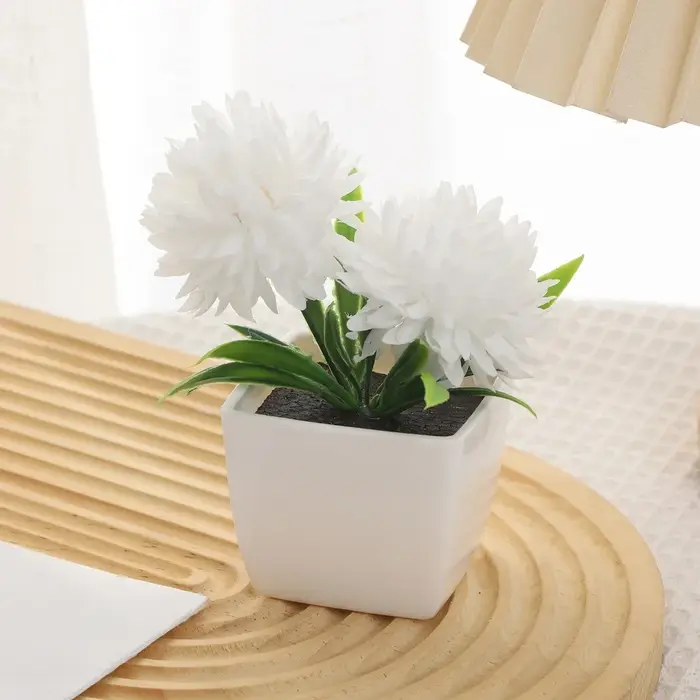 Pot de fleurs artificielles en plastique
