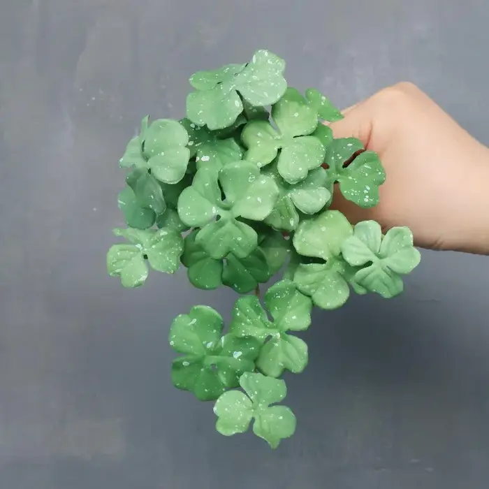 Bouquet de plantes artificielles en plastique
