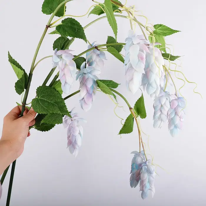 4 pièces de plantes artificielles suspendues à 3 têtes
