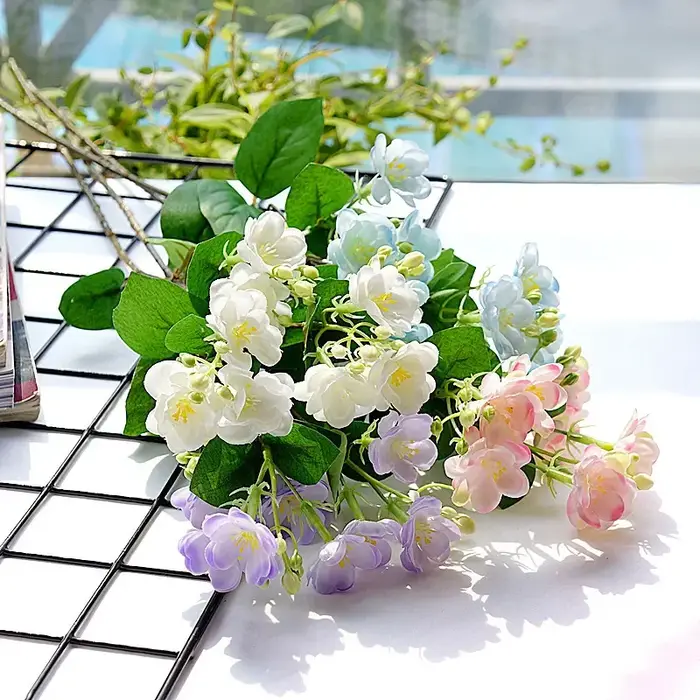 Petite fleur artificielle de jasmin