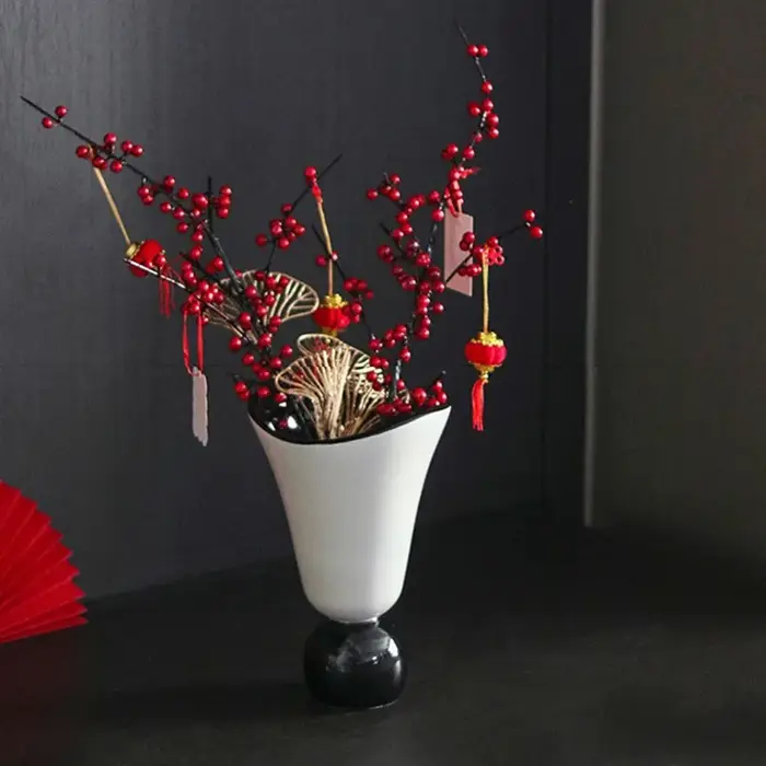 Vase décoratif d'art moderne