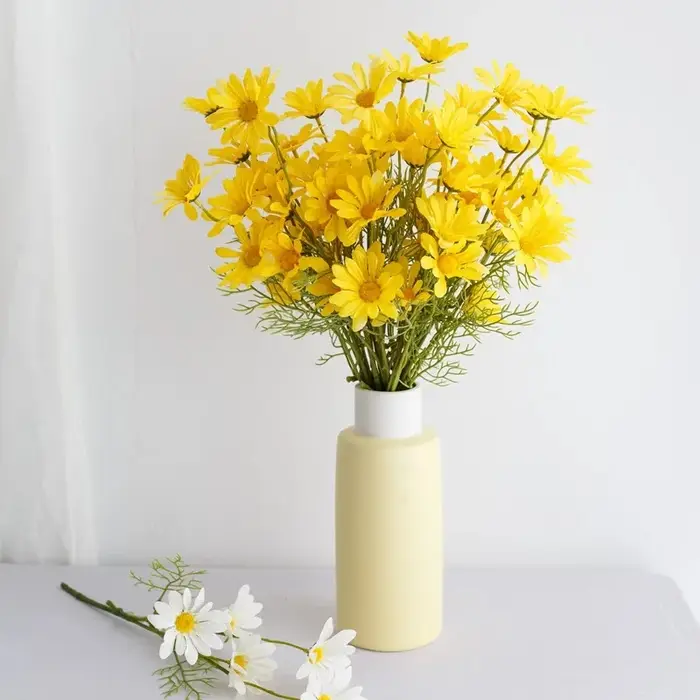 Fleurs artificielles, marguerites