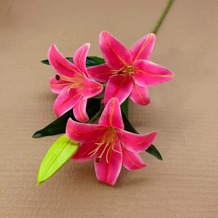 1 lot avec 3 fleurs et 1 bouton de fleur artificielle de lys