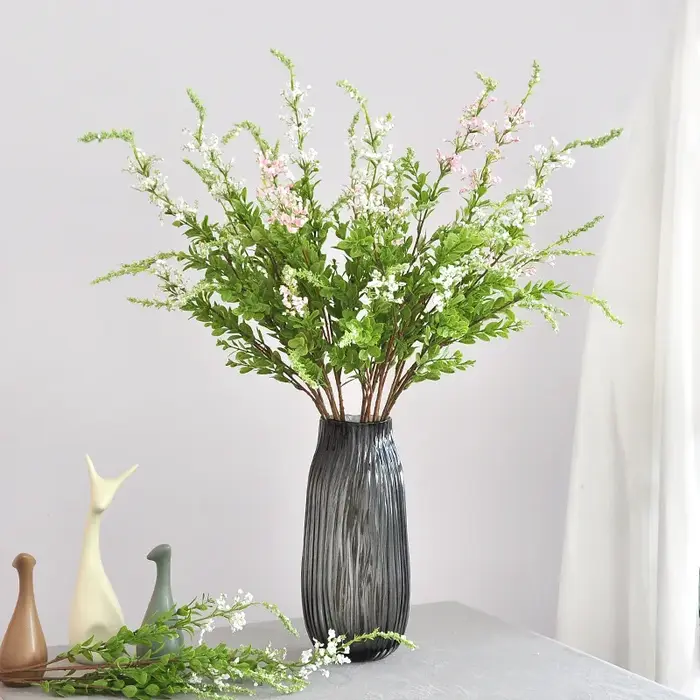 Plante verte artificielle de sauge