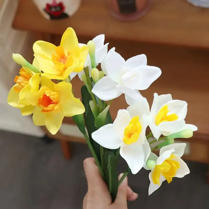 Fleurs de narcisse artificielles au toucher réel