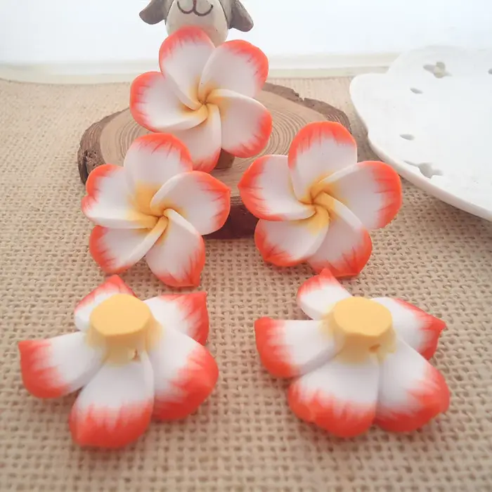 Lot de 10 grandes fleurs de Plumeria Frangipani Rubra en pâte polymère de 40 mm