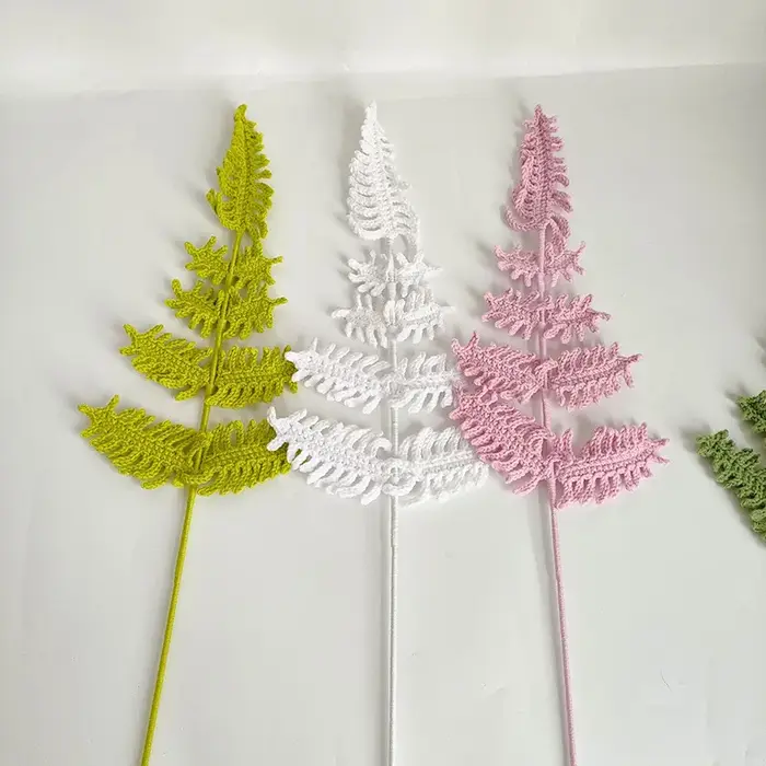 Bouquet de Fleurs avec Feuilles de Fougère et Enge Fini