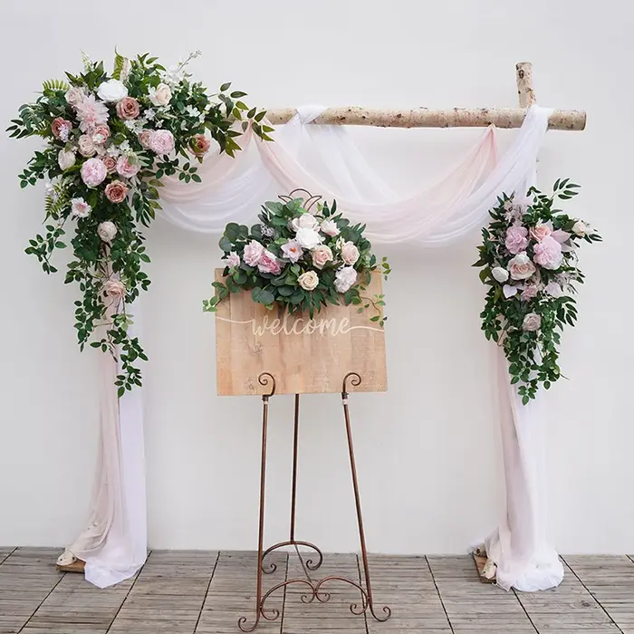 Série rose blanc avec panneau de bienvenue vert