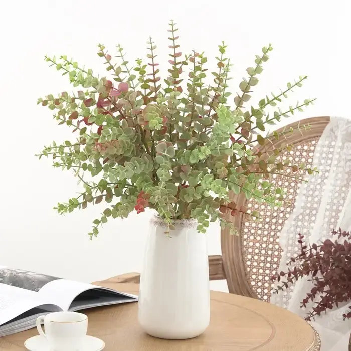 Plantes vertes artificielles en plastique