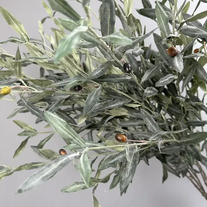 Branche d'olivier artificielle avec fausses feuilles réalistes