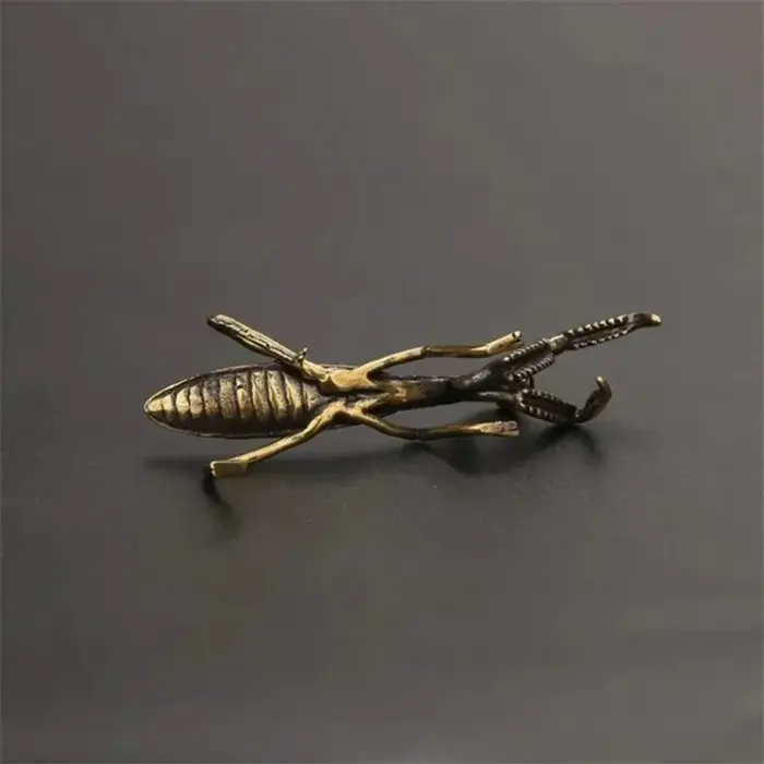 Ornement Miniature mante en cuivre