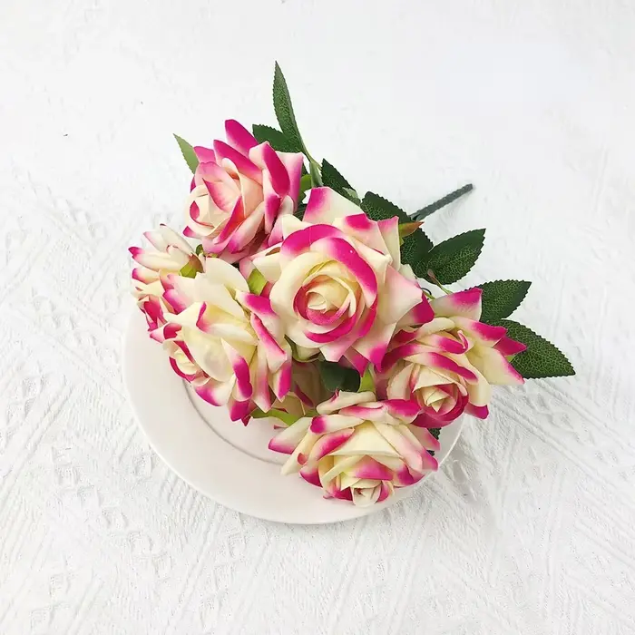 Bouquet de roses artificielles en velours