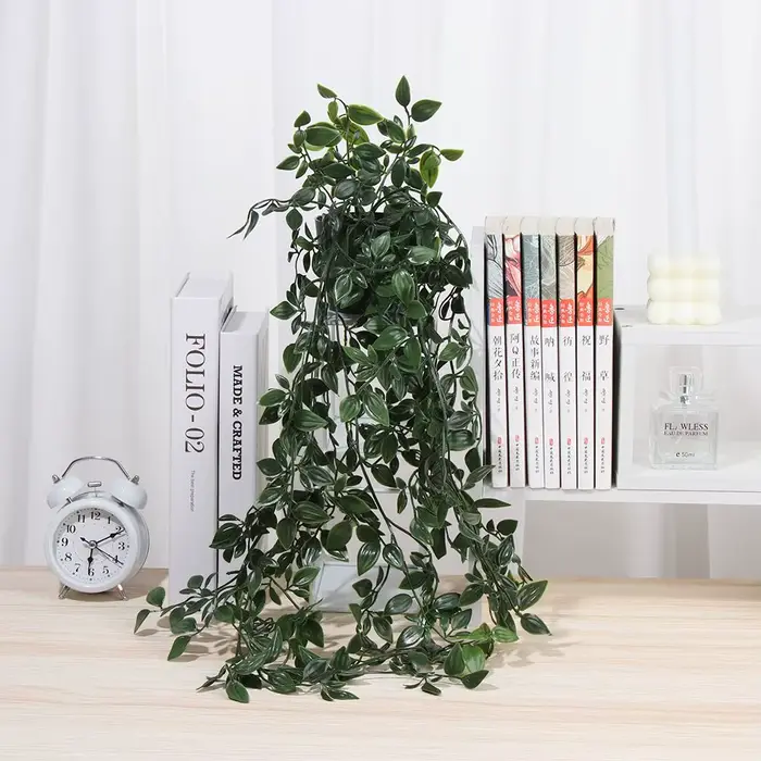 Plantes artificielles suspendues avec Pot