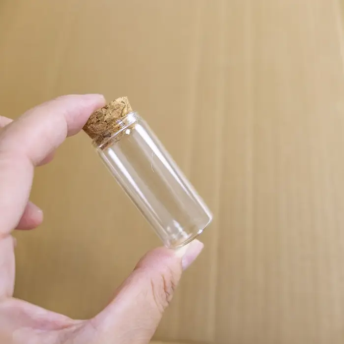 Bouteilles en verre avec bouchon