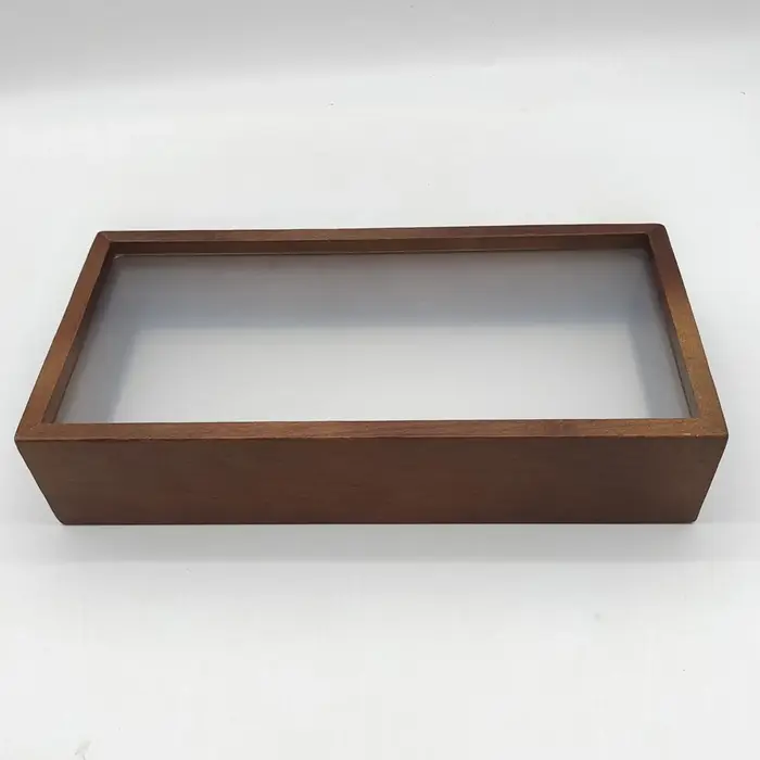 Boîte d'ombre en bois avec cadre de fleurs séchées