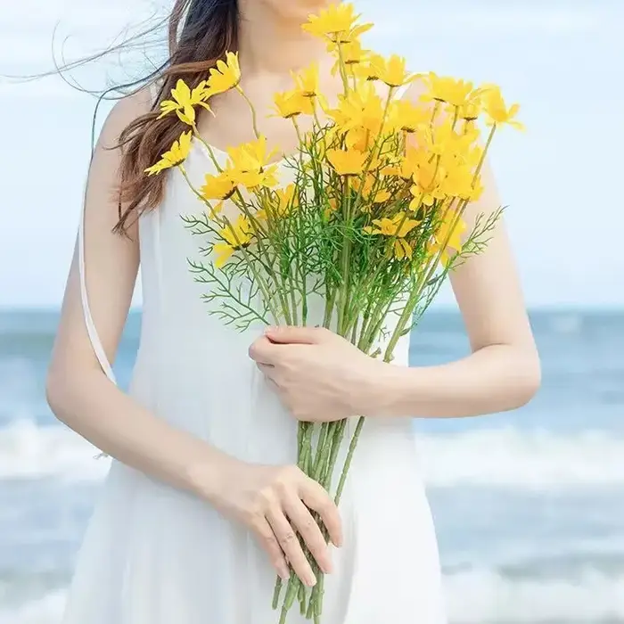 Bouquet de marguerites et de chrysanthème artificielles