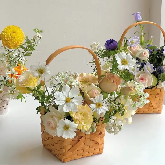 Panier de fleurs fait à la main
