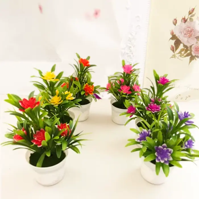 Pot de plantes à fleurs artificielles