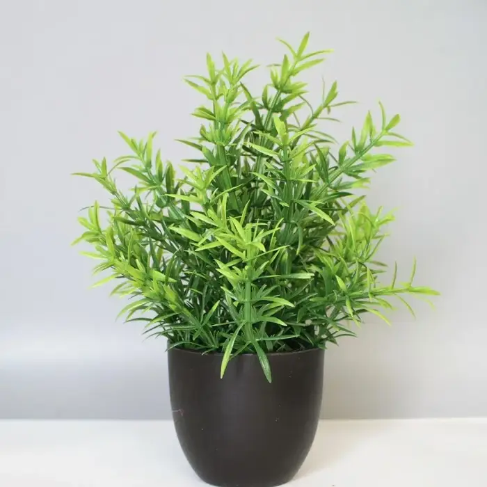 Plantes artificielles de lavande en pot