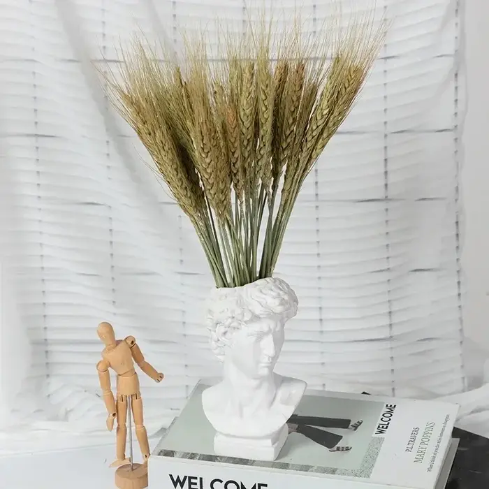 Bouquet de fleurs séchées avec pointes de blé naturelles, plantes artificielles, cuisine, table d'ég