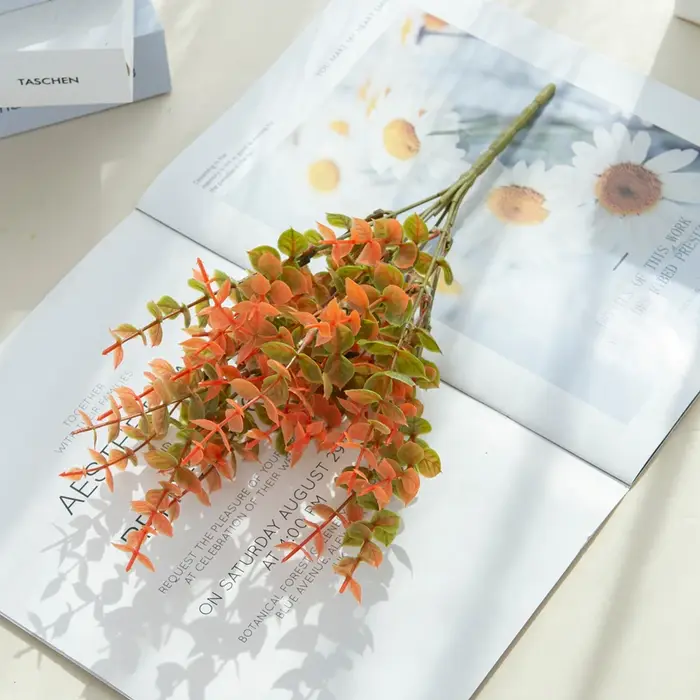 Plantes artificielles en plastique feuilles d'eucalyptus 2022 nouvelles décorations de noël pour mai