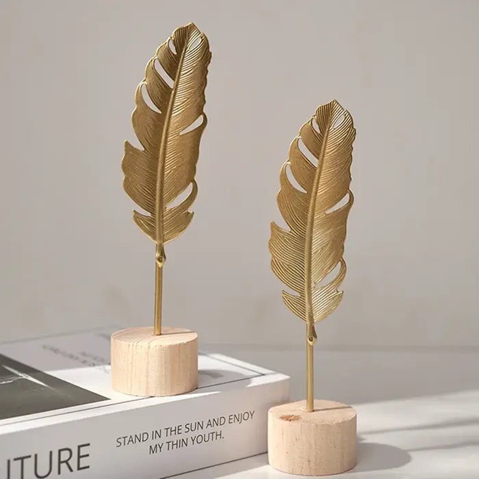 Sculpture de feuilles de Ginkgo dorées nordiques