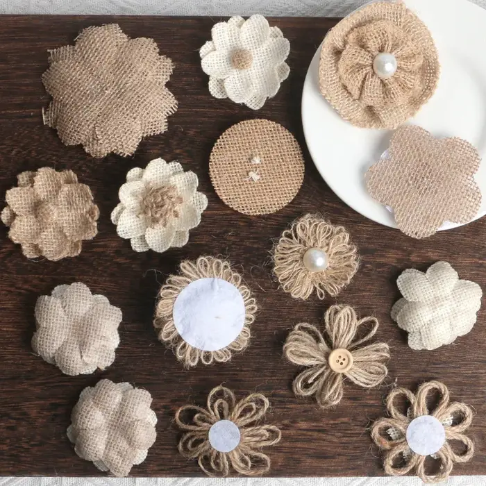 10 pièces de fleurs en toile de jute naturelle, patchs de fleurs en tissu de lin rustique, appliques vintage DIY pour mariage, Noël, décoration intérieure