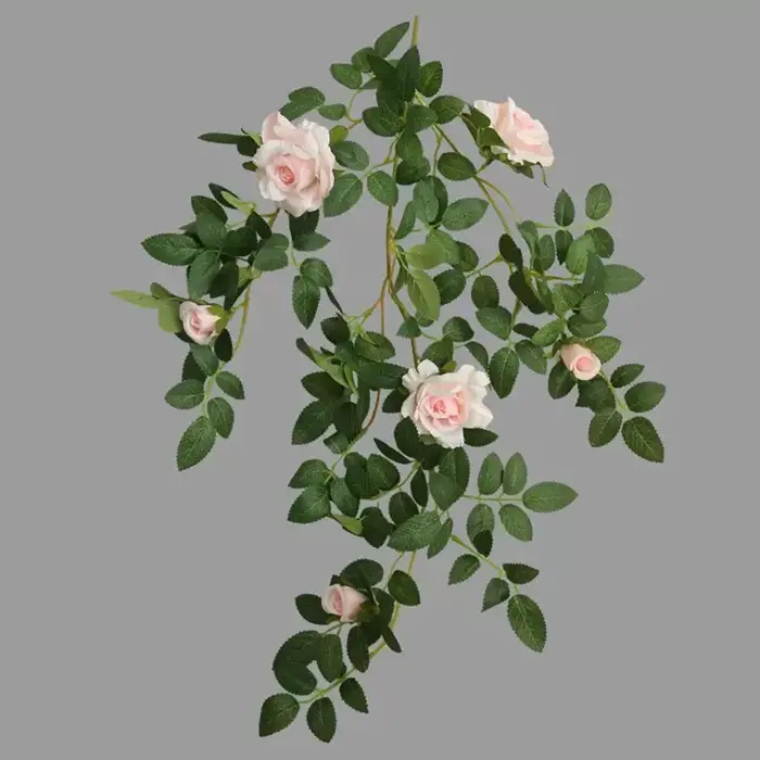 Plante verte artificielle de vigne de roses en rotin