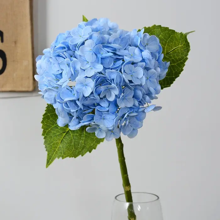 Belle grande fleur d'hortensia artificielle bleue