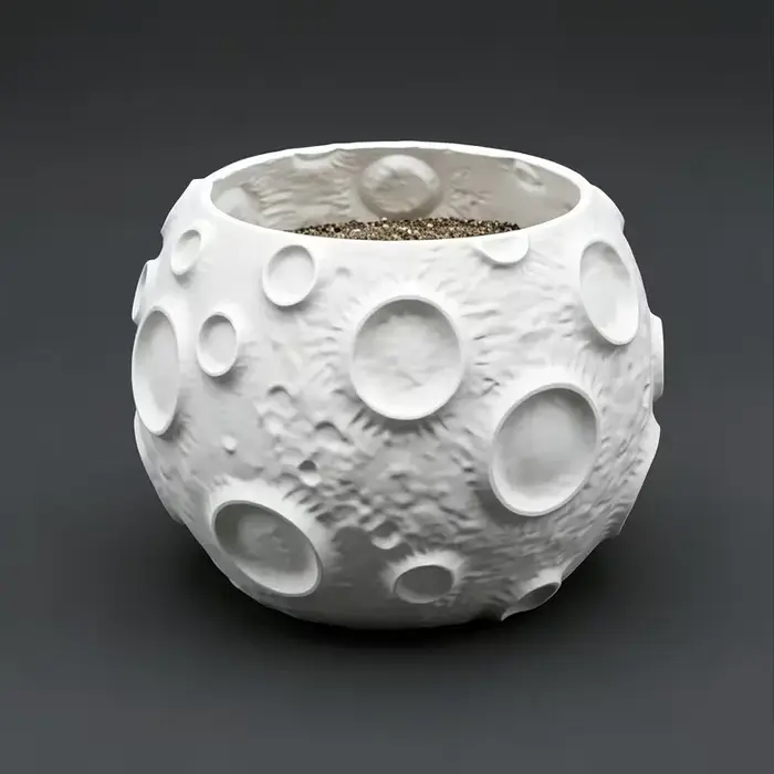 Pot de fleurs en forme de lune avec design de surface lunaire et texture réaliste, adapté aux petites plantes, pot pour plantes succulentes d'extérieur