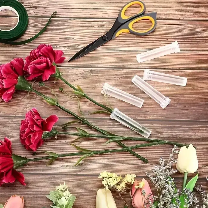 Tubes à fleurs en plastique