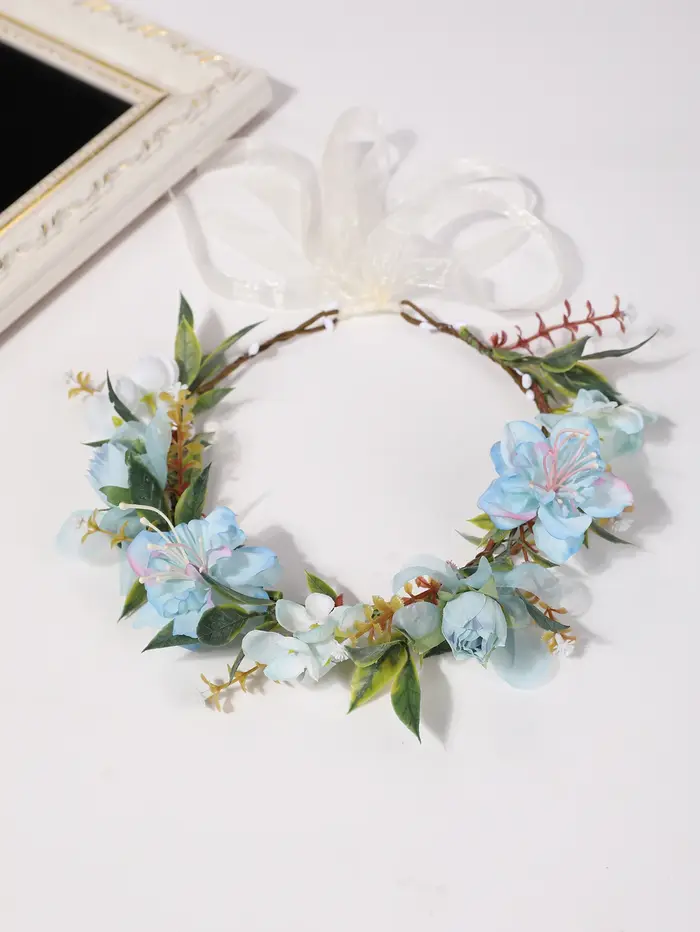 Couronne de fleurs artificielles bleues fraîches