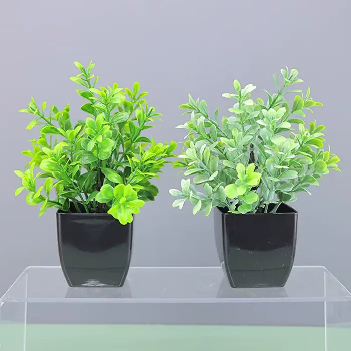 Plantes artificielles bonsaï vert en pot