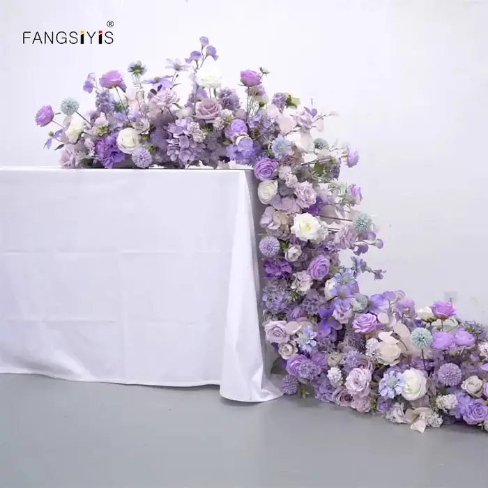 Fleur violette pour décor de table de mariage