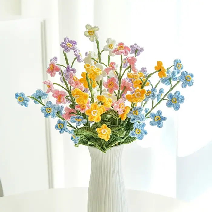 N'oubliez pas, la combinaison créative de quets tissés finis avec des fleurs découpées est un cadeau pur fait à la main