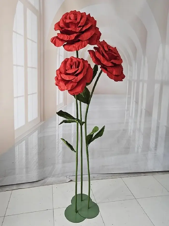 Supports de fleurs roses en papier
