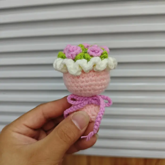 Mini bouquet de fleurs en tricot tissé à la main