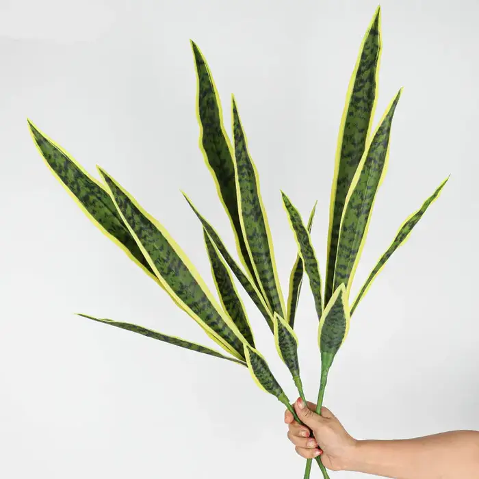 Plante serpent artificielle