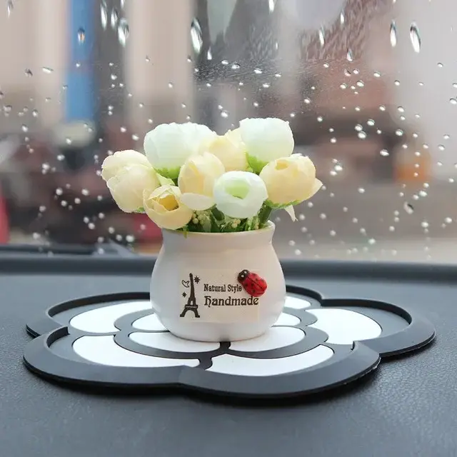 Plante en pot créative pour voiture
