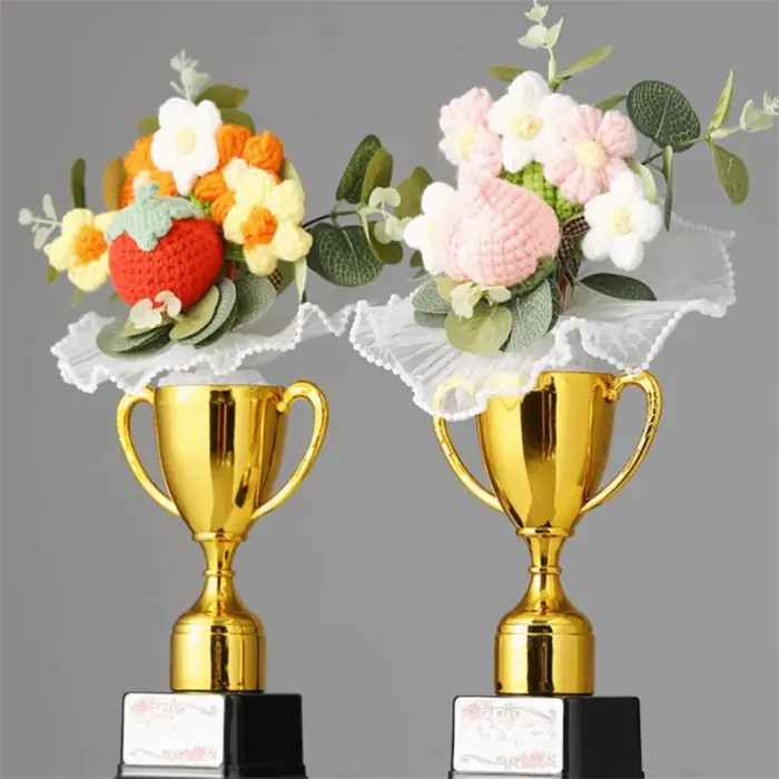 Ornement floral délicat pour la saison des diplômes, fabrication raffinée, apparence élégante, souvenir d'appréciation pour les enseignants