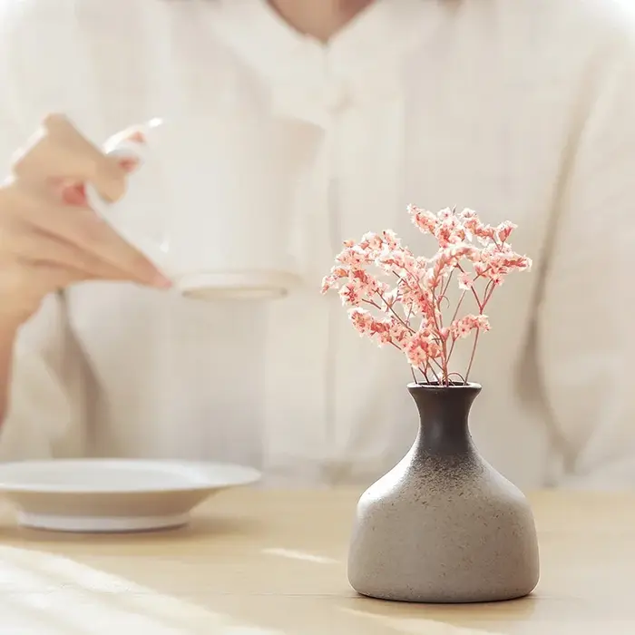 Petit vase en poterie chinoise