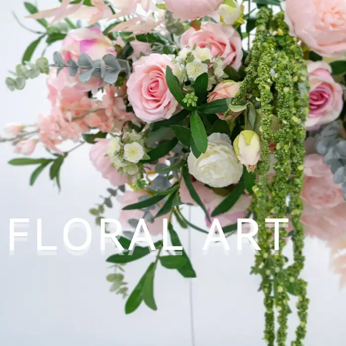 Composition florale suspendue pour plafond